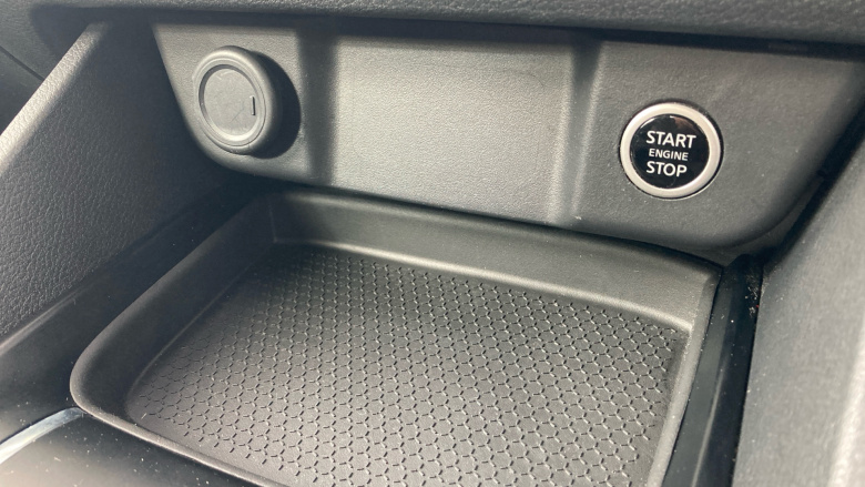 Nissan Qashqai 1.3 DiG-T MH 158 Acenta Premium 5dr Petrol Hatchback